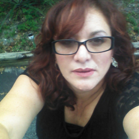 Meet your Posher, Raquel - Picture 1 of 1